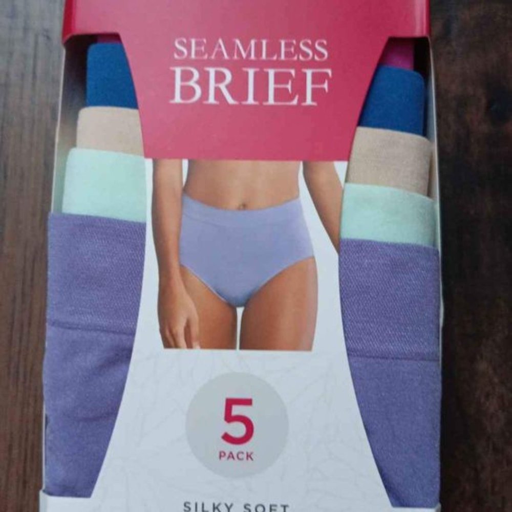 Carole Hochman ladies' seamless briefs - M